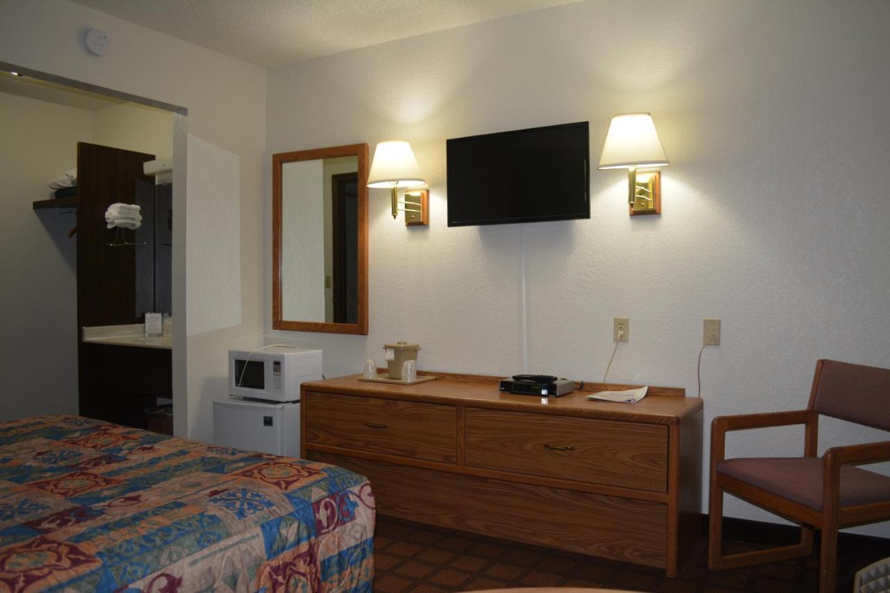 Bloomer Inn & Suites Exteriér fotografie