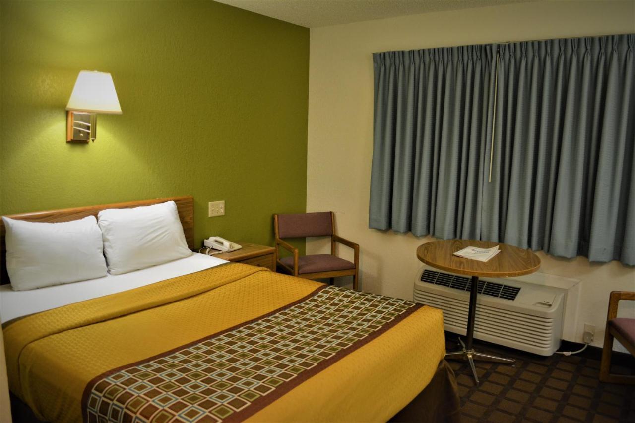 Bloomer Inn & Suites Exteriér fotografie