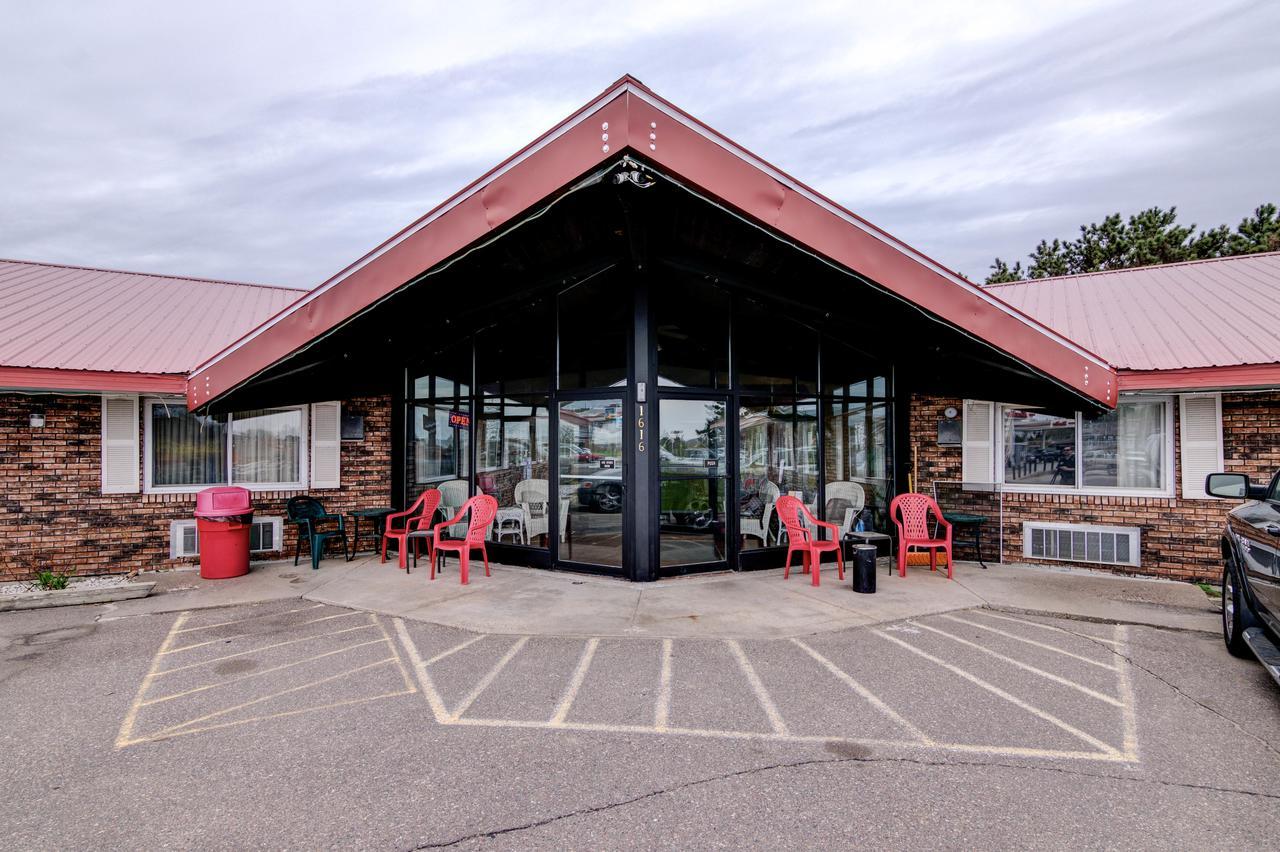 Bloomer Inn & Suites Exteriér fotografie