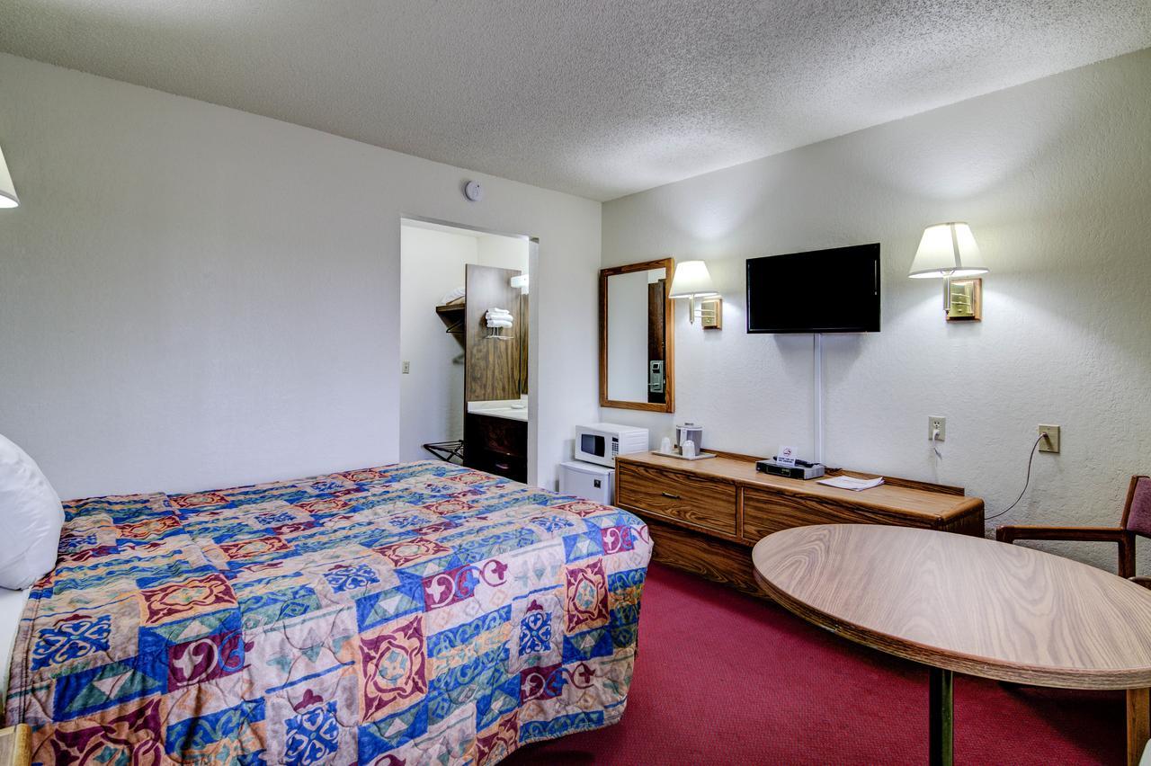 Bloomer Inn & Suites Exteriér fotografie
