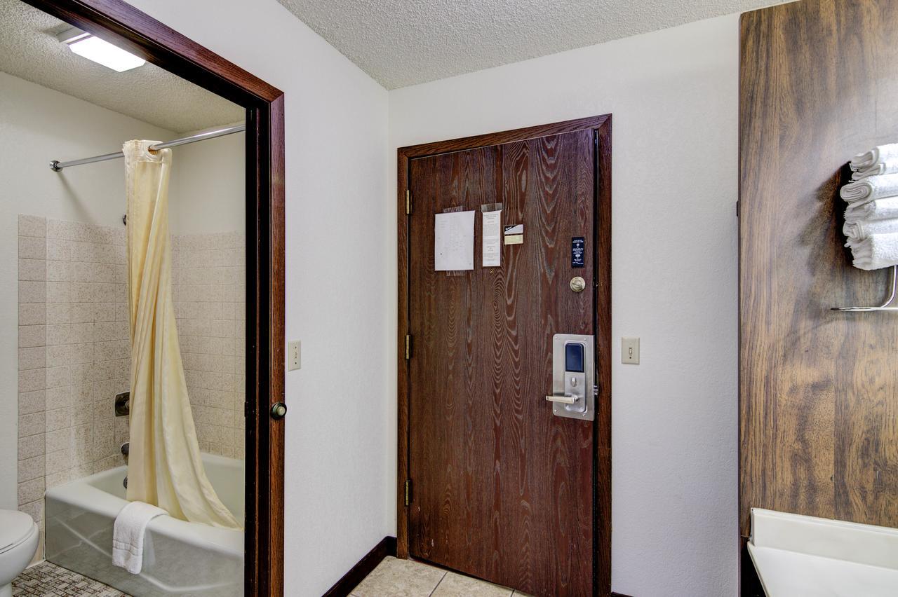 Bloomer Inn & Suites Exteriér fotografie
