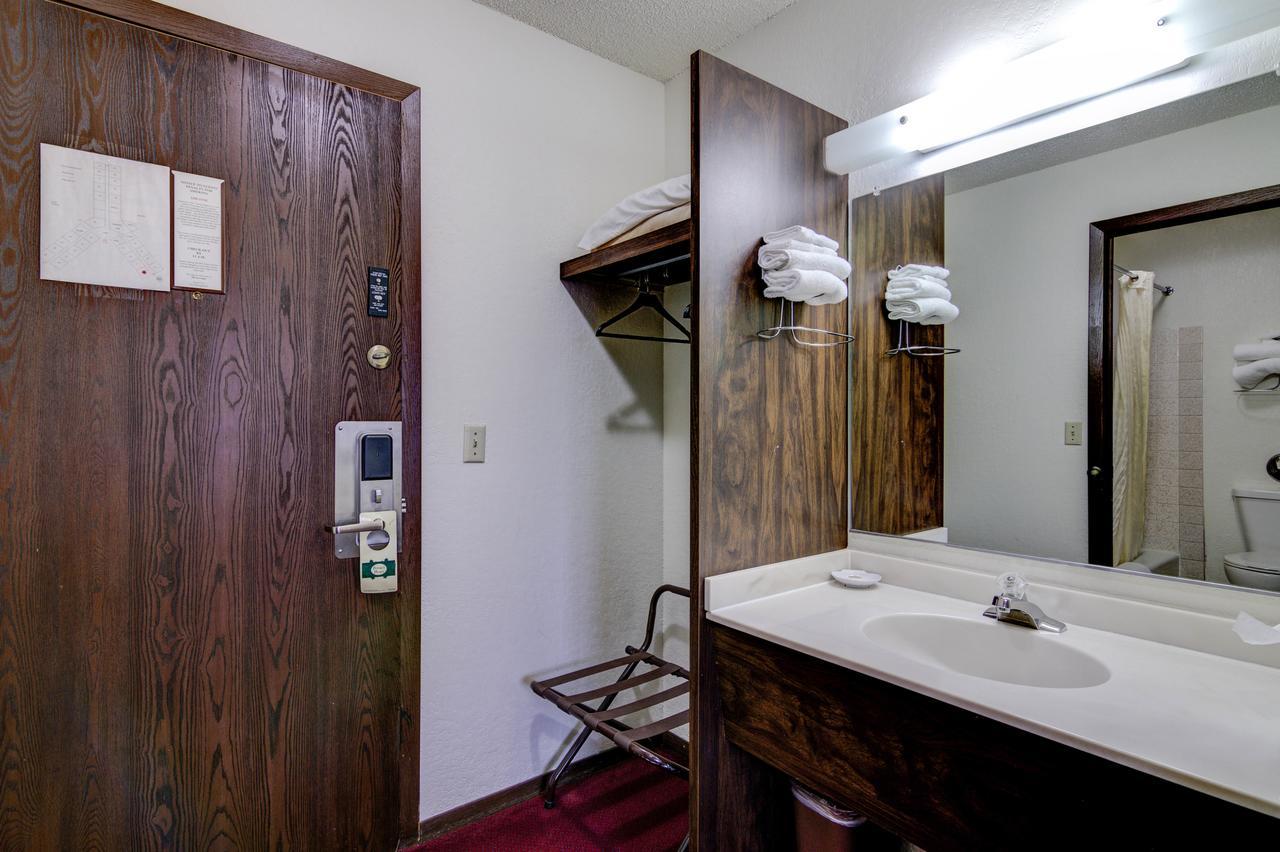 Bloomer Inn & Suites Exteriér fotografie